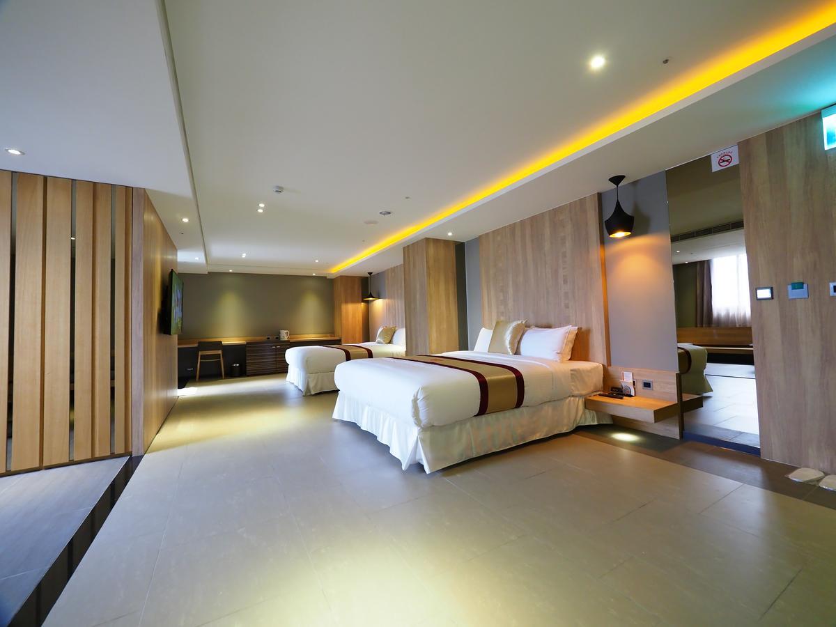 Wei Feng Qing MOTEL Kaohsiung Exterior foto