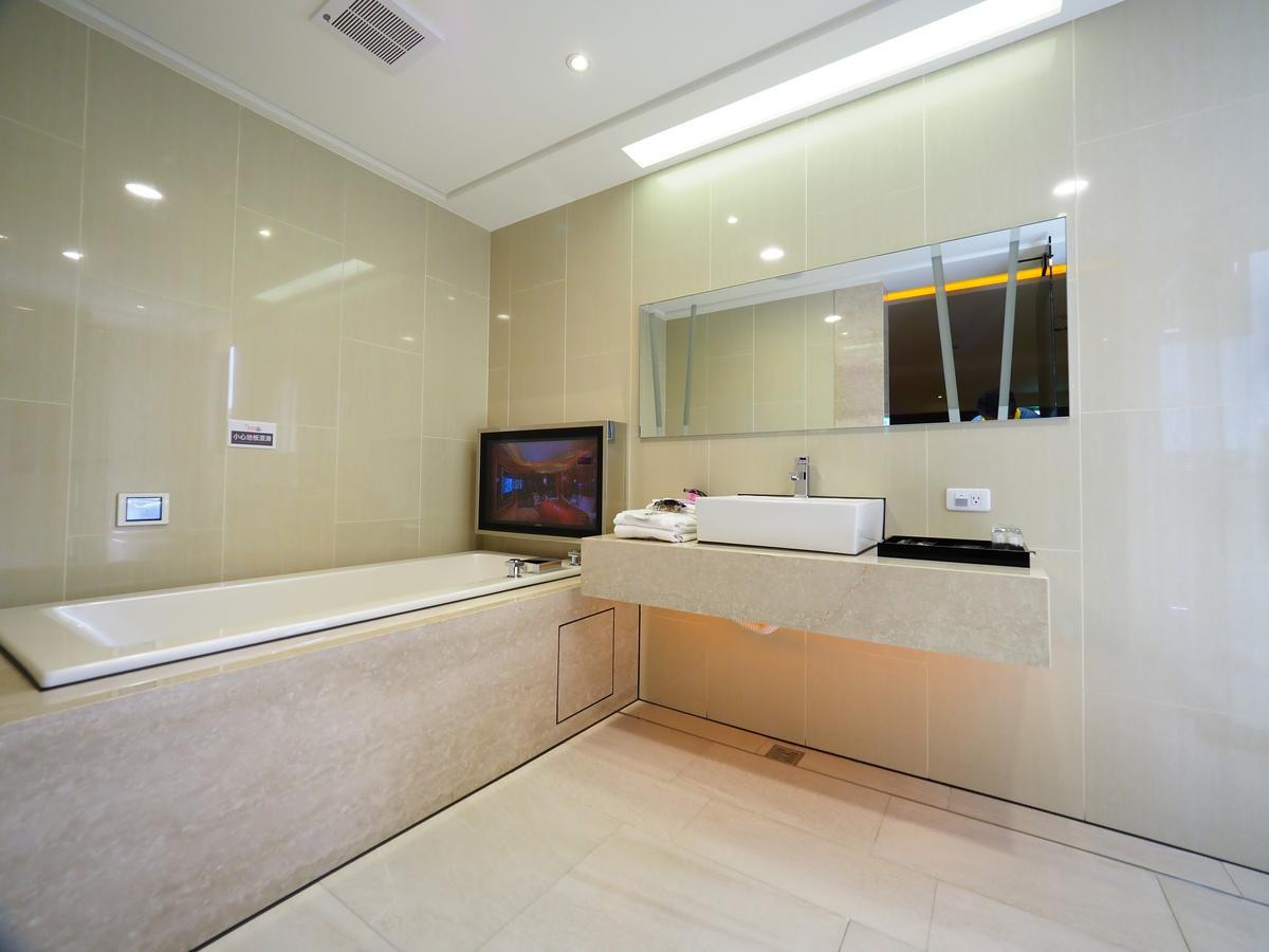 Wei Feng Qing MOTEL Kaohsiung Exterior foto