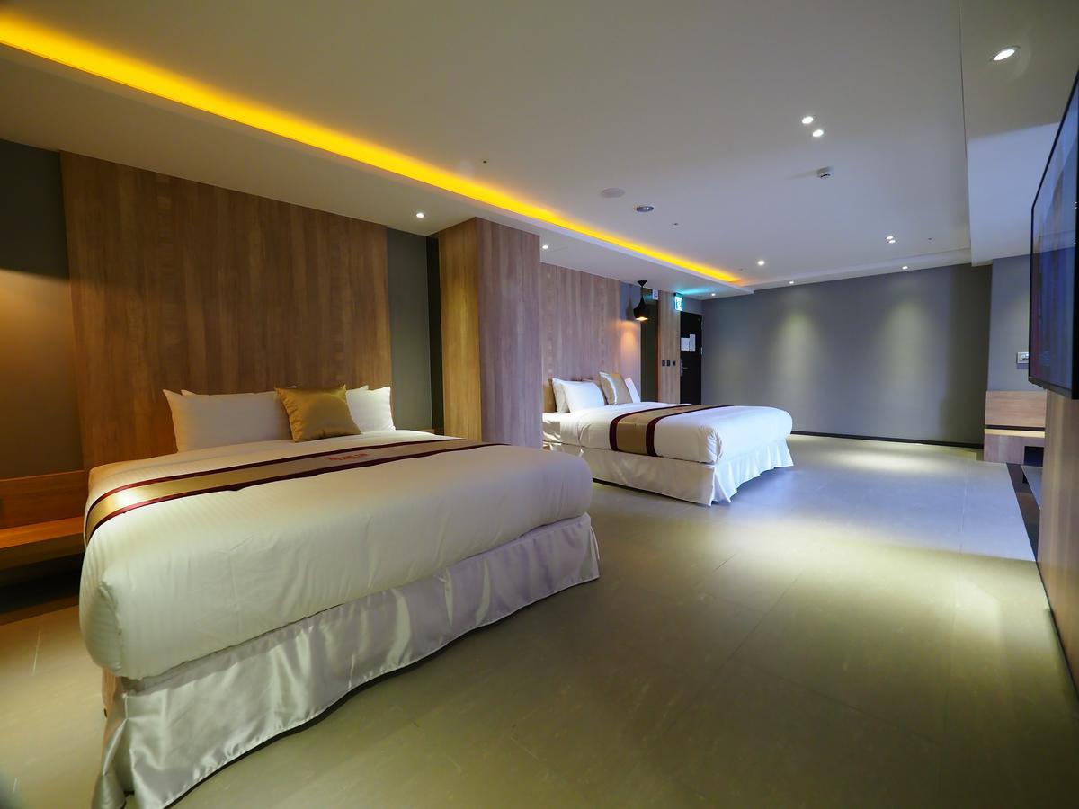 Wei Feng Qing MOTEL Kaohsiung Exterior foto